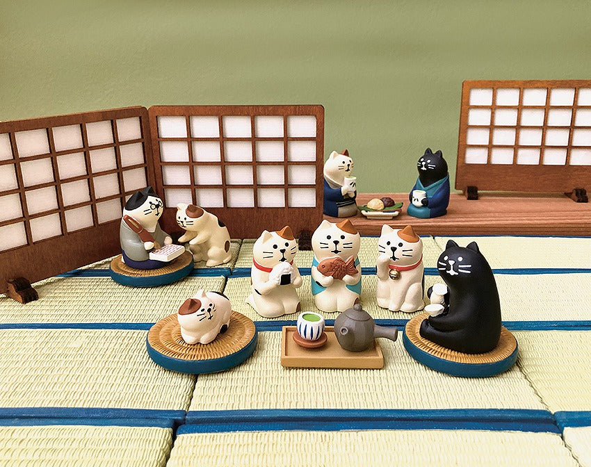 Decole CAT WITH RICE BALL