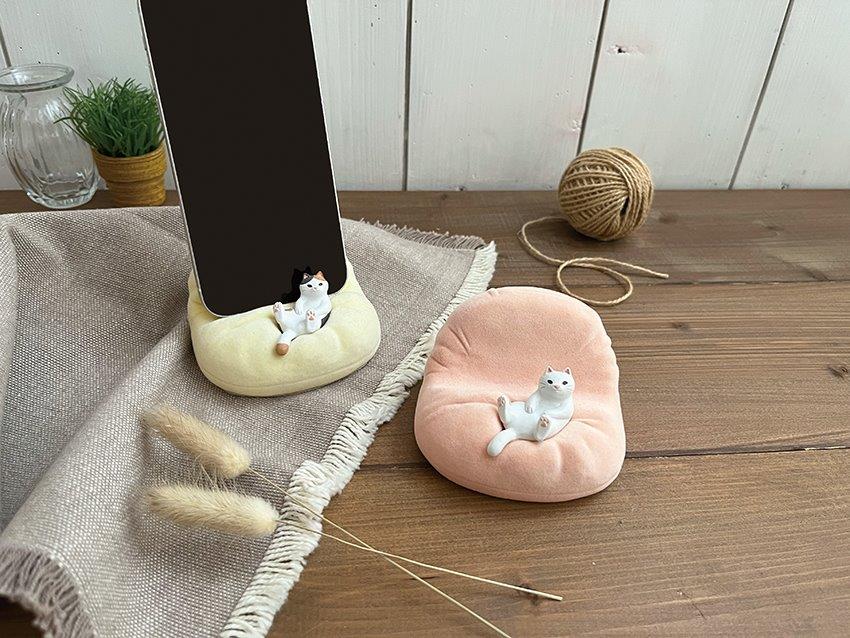 DECOLE Kutsurogi Smartphone stand - shiro